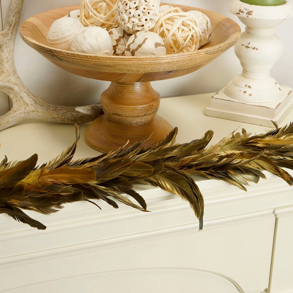 Rooster Schlappen Garland 4-5 inch Diameter x 50 inch --Black/Gold Gilded